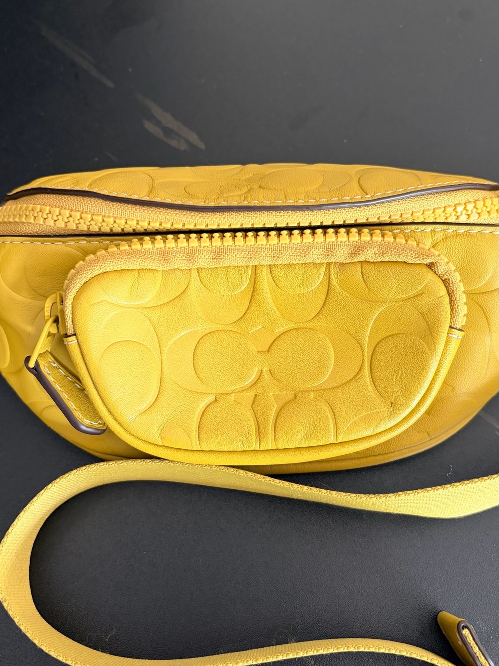 *pre-loved* COACH chartreuse signature belt bag - Picture 3 of 8